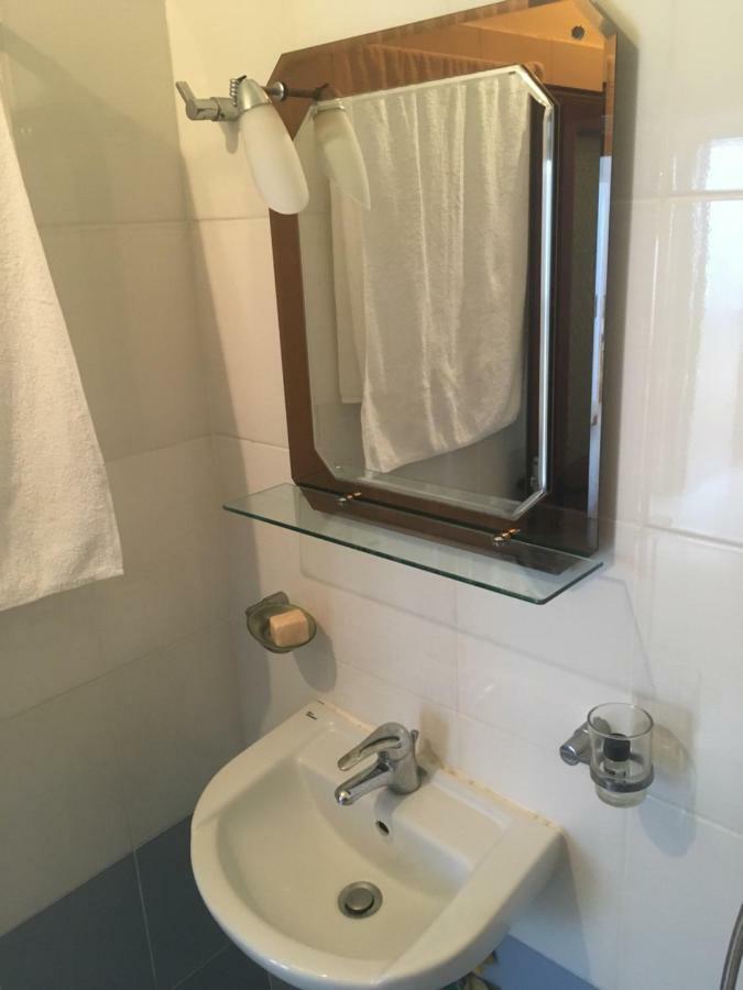 Qeparo Antonio Rooms ภายนอก รูปภาพ